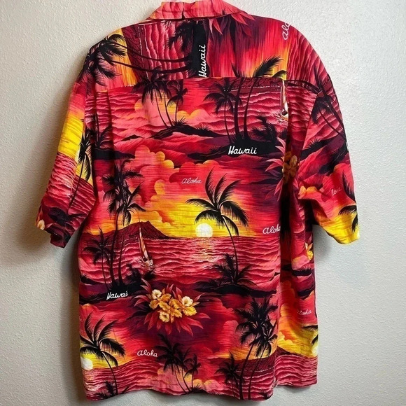 VINTAGE Hawaiian Button Up Shirt. Made in Hawaii.
Size: XL - Picture 3 of 9